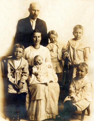 1915 Herbert and Blanche (Klinefelter) Thomson family