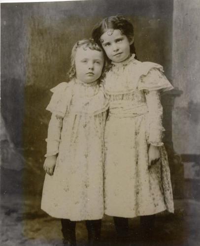 Nellie and Lydia Peelle
