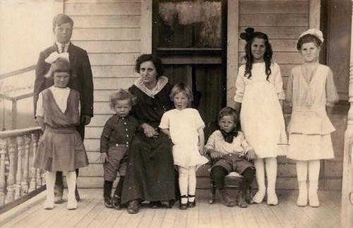 Grinda (Hanson) Van Allen and kids